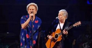 Garfunkel Joins Simon Onstage After Years Of Silence And The Audience Goes Wild