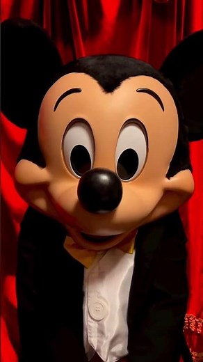 Mickey Mouse gives us a nose wiggle | Disneyland Paris | My Castle Club