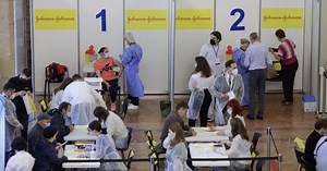 Lista centrelor de vaccinare în care se administrează noul vaccin COVID, adaptat pentru tulpina originală și subvariantele Omicron