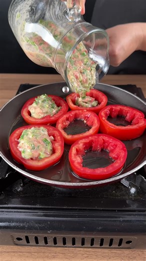 Cette façon de manger des tomates a enchanté tout le monde ! #fblifestyle #socialconnection #cooking | Super Recettes