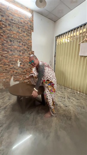 Chấn động! Chiếc bàn huyền thoại của sư trụ trì Thái Lan vừa mới bị bắt xuất hiện tại Việt Nam