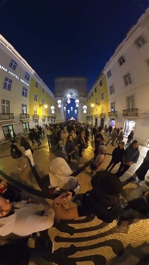 WHEN EZIO ASSASSINS CREED SHOWS UP IN REAL LIFE | PEOPLE CAN’T BELIEVE WHAT THEY SEE! #AC2