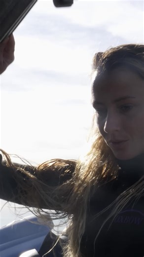 Maud spent the winter chasing big waves and testing herself. Step-offs in Hossegor, big barrels in the Landes, frustration, failure and small victories shaping every session. THE RIFT (21 min), produced by OXBOW and directed by Raffaello D’Errico, follows her grind and ends where it all comes together: Belharra. Watch it now on YouTube. #oxbow #bigwavesurfing #belharra #surfmovie #surf