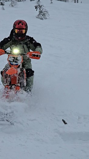 Back at er 🇨🇦 Vacay was good in Mexico, but now we are back snowbiking and lots of fun times coming up! I'm really excited for the Yetisnowmx snowcheck 👀 🤤 Plus a states riding trip including the snowbike industry ride! If you are keen to ride at Island Park, Idaho and haven't heard about the ride day, let me know 🇺🇸 #USA #snowbike #roadtrip #YetiSnowMX | Mat Cox