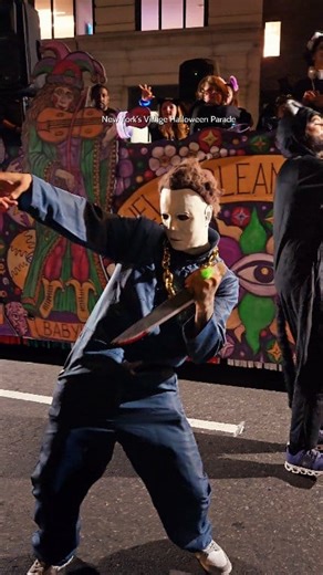 Halloween Parade NYC #halloweenparadenyc #newyork #manhattan #thingstodoinnyc #bestspotsinnyc #secretnyc #nycguide | Snezhana Shulim