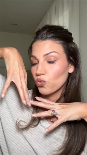 Jackie | Timeless Style & Beauty | Capsule Collection on Instagram: "Thought it’s been a while since we did a makeup look together!! Here’s the lineup: @elfcosmetics wow glow spf @armanibeauty (this is not the new formula, I’m excited to try the new formula once this runs out) @makeupbymario setting powder Rare beauty -bronzer I was not impressed with and that makes me sad because I do love their blush @lysbeautyofficial best bronzing compact powder @sheglam_official the most affordable blush th