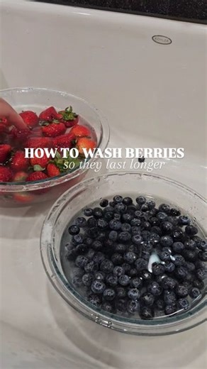 Jen Fox | Stop letting your expensive berries go to waste 😬🫶🏻 This is how I was my berries to remove dirt, mold, and pesticides and to ensure they... | Instagram