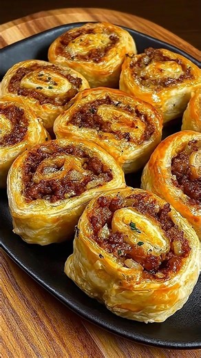 Caramelized Onion & Spiced Beef Pinwheels These savory puff pastry pinwheels are filled with richly spiced ground beef and sweet caramelized onions — a golden, flaky bite-sized treat perfect for parties, brunches, or cozy snacking. Ingredients: For the Filling: 1 tablespoon olive oil 1 large onion, finely diced 2 cloves garlic, minced Full Recipe in Coʍmеոτ | Stir of Comfort