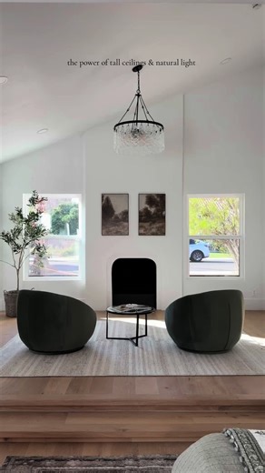 Tall ceilings natural light = instant magic. ✨ . . . #arizonahome #phoenixinteriordesign #interiordesign #scottsdale
