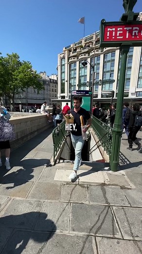 @Laurent Derossi Location: Paris Occuaption: Photographer