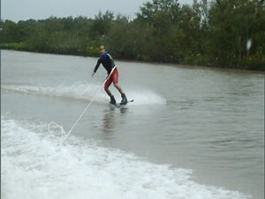 Wakeboard é modalidade esportiva ideal para ser praticada em lanchas