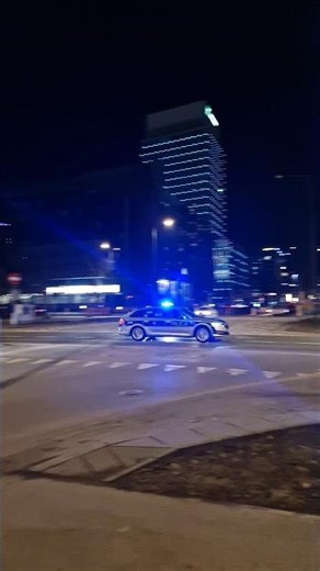 Skoda Superb of Warsaw Police responding code 3 to a call