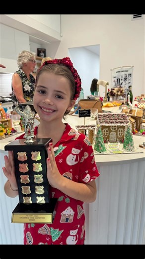 1 hour #gingerbreadhouse challenge. What could you create? #gingerbread #gingerbreadhousechallenge #gingerbreadhousecompetition #winners #christmasfun #christmas #foryou #fyp