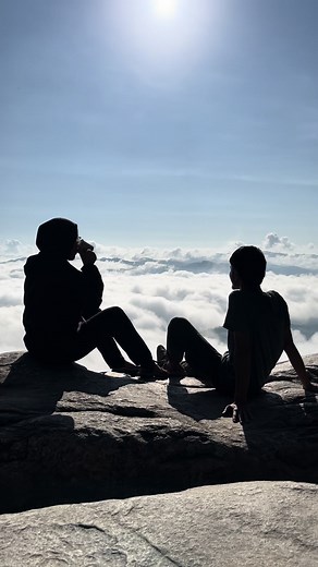 Hiking di Gunung Stong: Panduan & Tips