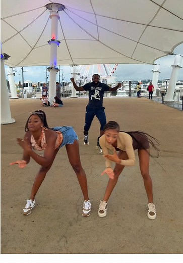Caribbean Roller Skating Dance Remix