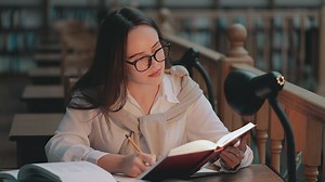 Girl studies late in library to prepare for exam - Free Stock Video