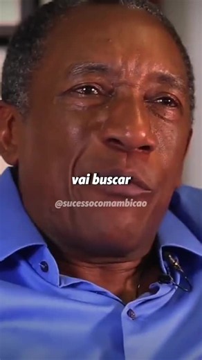 Pare de procurar culpado para o problema que é seu. Quando você assume a responsabilidade, o problema diminui, porque volta para a sua mão. E aquilo que está na sua mão, você pode resolver. Tem muita gente esperando alguém trazer a solução pronta, mas vida real não funciona assim. Quer oportunidade? Começa se movimentando. Ajuda alguém, serve alguém, oferece sua energia, mostra disposição. O dinheiro não some, ele muda de lugar. A oportunidade não desaparece, ela aparece para quem decide agir. P