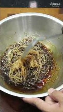กุ้งอบวุ้นเส้น | Casseroled Shrimp with Glass Noodles