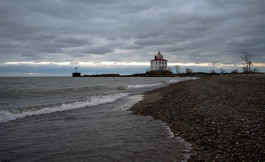 Paddleboarder rescued from Headlands Beach State Park in Mentor dies