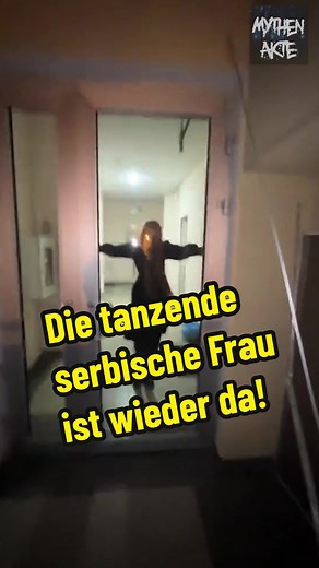 Die gruselige tanzende serbische Frau wurde wieder entdeckt, schaut euch unbedingt mein YouTube Video dazu auf meinem Kanal Mythenakte an! 💀 #mythenakte #tanzen #serbiandancinglady #horror #grusel #gruselig #unheimlich