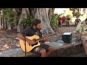 Jack Johnson Singing to Children "Upside Down"