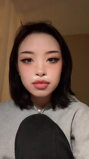 Makeup Application Tutorial in Casual Setting