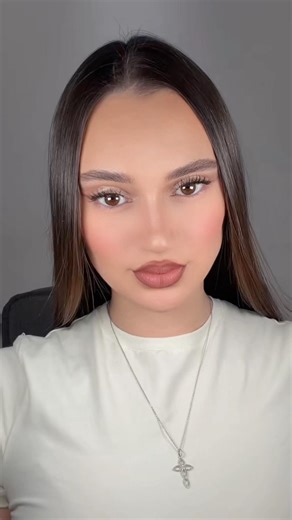 Angelina Jolie lips 👄 #makeup #makeuptutorial #makeuptips #lipliner #lipstick