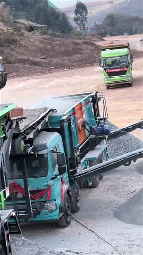Mobile Crusher in Action | Efficient Stone & Construction Waste Crushing #shorts
