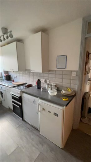 🚨WATCH THIS 🚨 ✨Kitchen Renovation from start to finish ✨ Transforming the old and tired looking kitchen into a fresh and modern space! The client had a budget didn’t allow for too many unforeseen issues or extravagant add ons to the kitchen design. The original scope of works: • Rip out the existing kitchen • Rip out the existing laminate flooring • Alter the existing services to suit the new kitchen design • The location of appliances remained roughly the same • Installing the kitchen cabinet