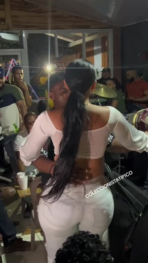 LA PODEROSA BAILANDO TIPICO | la poderosa bailando tipico