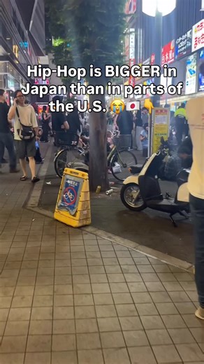 5𝖆𝖒3𝖆𝖒 on Instagram: "Japan and Hip-Hop? WAY deeper than most tourists realize. From fashion to dance battles, vinyl shops, and full neighborhoods built around the culture, Japan embraced Hip-Hop with a level of respect you rarely see anywhere else. Here are 5 things you need to know about Hip-Hop in Japan 👇🇯🇵 1️⃣ Japan kept OLD SCHOOL Hip-Hop alive Record shops like Disk Union, HMV Shibuya, and hidden basements in Shinjuku still sell: 90s rap vinyl, DJ battle records, Boom-bap classics, 