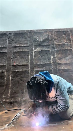 Mobile Welding Job On ‘53 foot Junk Removal Trailer #mobilewelder #mobilewelding #trailerrepair