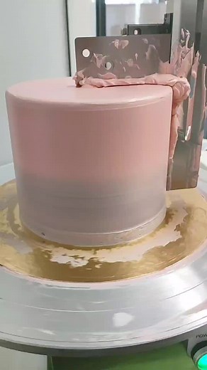 SWEET LISSE : La machine à lisser et ganacher les gâteaux