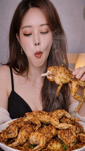 Frog Eating Mukbang 😳🔥 #eatingfood #foodchallenge #viralvideo #frogeating