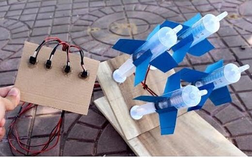 注射器的妙用！用电子起火器DIY一台4筒火箭发射器