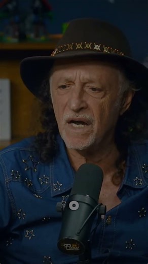 Eu acho que ele gosta de caminhar kkkkkk #podcast #cortes #cortespodcast #alceuvalença