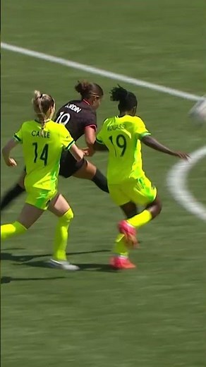 Jessie Fleming with the long ball to Pietra Tordin on the run and Pietra finishes with a chip 🤩