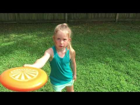 Kids Teaching Kids How To Throw A Frisbee - Z Sisters