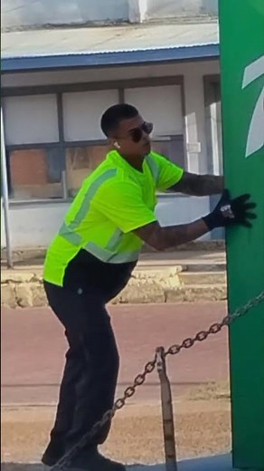 🎵🎶. TAKE THIS JOB AND SHOVE IT.. JOHNNY PAYCHECK