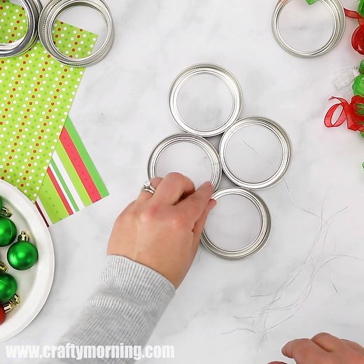 425K views · 1K reactions | MASON JAR LID CHRISTMAS TREE DOOR HANGER...so adorable!! Full details-->https://www.craftymorning.com/canning-lid-christmas-tree-door-hanger . | Crafty Morning | Facebook