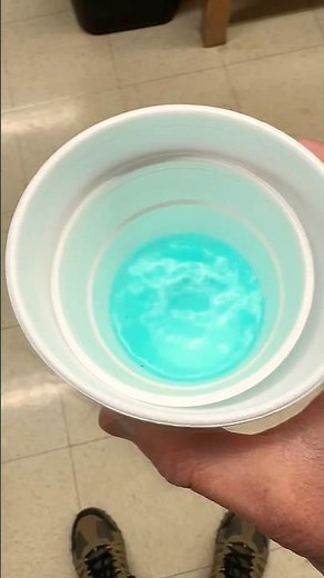 Color of liquid oxygen 💚💙 #chemistry #oxygen #chemistryteacher