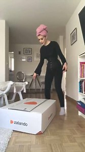 ONLINE SHOPPING 😂😭😑 Mehrere Videos auf YOUTUBE: https://www.youtube.com/channel/UCLYdLddpWyURxEnmZsZUAyw INSTAGRAM: Raffa's Plastic Life YOUTUBE: Raffa's Plastic Life SNAPCHAT: raffasplastic | Raffa's Plastic Life
