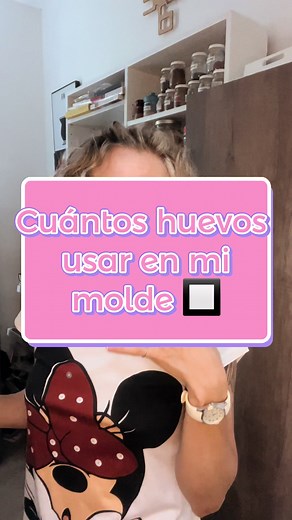 Te pasé la fórmula para calcular cuántos 🥚 necesitas en tus moldes redondos. ¿Y en los rectangulares? ¿Cuántos huevos necesito para un bizcochuelo? ⚠️La fórmula: (Lado x Lado x Altura) / 500 ‼️Por ejemplo: tengo un molde rectangular de 20x30 y 5 de altura. Entonces hago (20x30x5) / 500 = 6 Usaremos 6 huevos para mi bizcochuelo 🚨IMPORTANTE: Si el cálculo te da con decimales redondeamos 5 para arriba y -5 para abajo (Ejemplo: si te da 3,2 usamos 3 🥚. Si te da 3,7 usamos 4 🥚) #pasteleria #paste