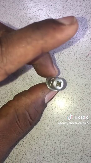 How to Fix a Wobbly Ceiling Fan Safely and Easily