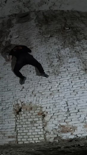 Trying to escape an underground bunker 🕳️ | Storror