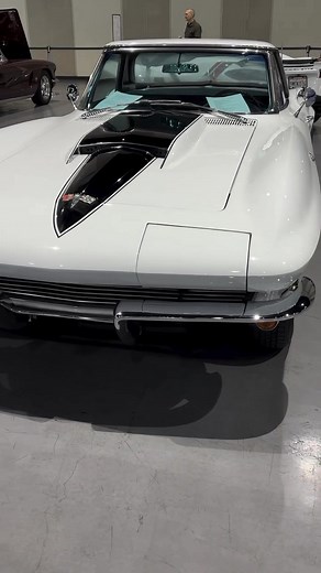 7.5K views · 368 reactions | This Corvette is a true American legend.  Iconic body lines… razor-sharp chrome… and pure muscle under the hood. They don’t build cars like this anymore — this was the era when style AND power mattered.  #CorvetteNation #ClassicCorvette | RJ fbreels car show | Facebook
