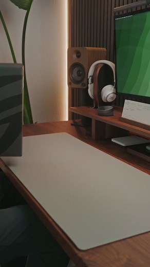 Unboxing the @ROG Global Zephyrus G14 🙌🏾 I got to see this during CES2024 and I loved it. I’ve been using it the past week and I felt the same excitement I had back when I first saw it. The design is sleek and subtle. Definitely has a minimalist feel to it while still keeping the ROG identity. The build quality is fantastic.. What has been the most enjoyable for me are the screen and speakers. Content looks amazing on the 3K OLED screen and the speakers are definitely one of the best in a 14” 