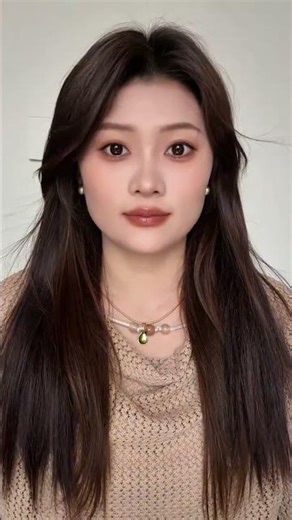 Luxurious Makeup Look for Square & Round Faces: Sisters Unite
