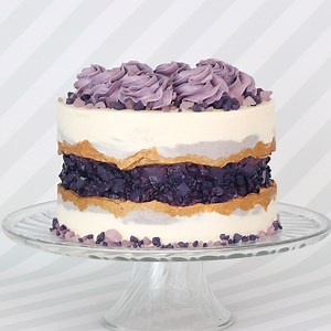 276K views · 4.9K reactions | Geode cakes are still a super popular trend... and so are Fault Line cakes, a trend that popped up early this year. In my latest tutorial I combined the two, for this beautiful Geode Fault Line Cake! For the full tutorial, along with a complete supply list, please check out my newest video on my channel, link in the comment! | Renee Conner Cake Design | Facebook