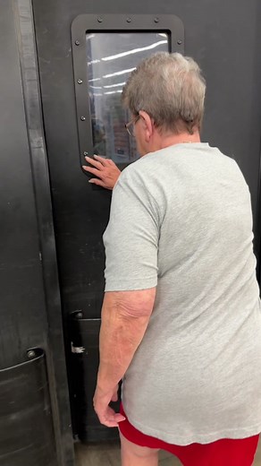 ANGRY GRANDMA IN STORE! 👵🏼😂🤬 #fyp #angrygrandma #bestof #foryourpage #hilarious #comedy #funny #makethisviral #viral #trending #aha #lol #store